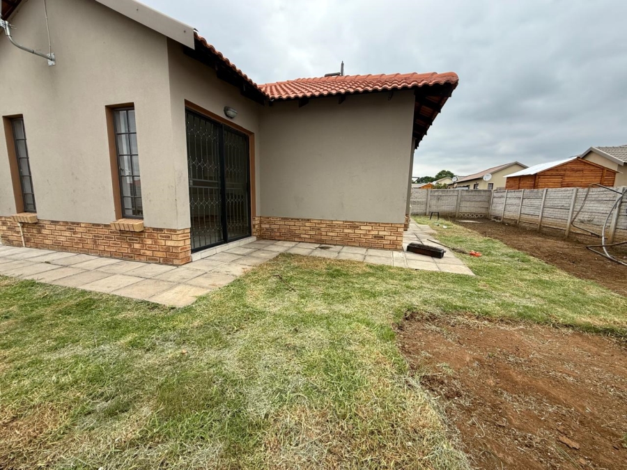 To Let 3 Bedroom Property for Rent in Waterkloof East North West